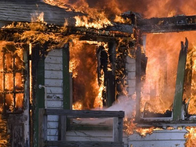 Στις φλόγες αποθήκη με ξύλα στην Ιεράπετρα